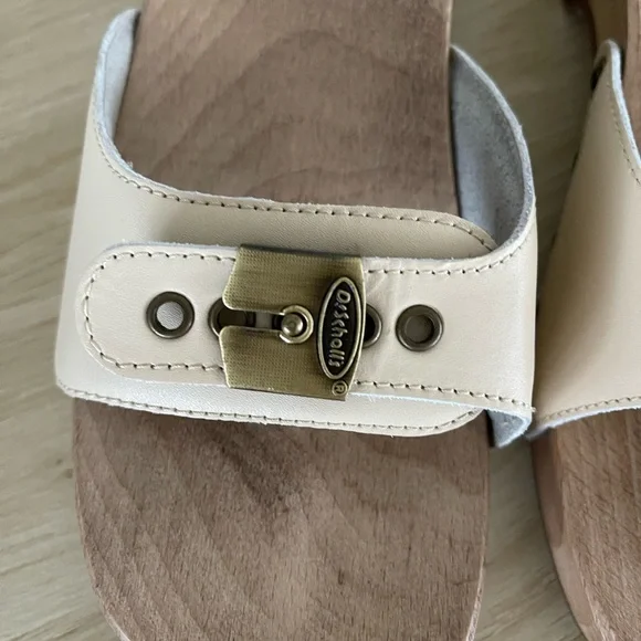 Re/Done Cream Mules with Gold Buckle - Picture 2 of 9